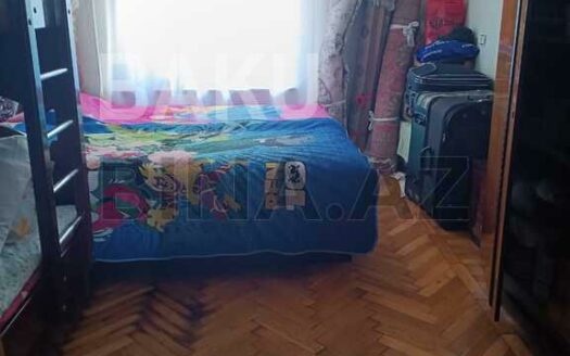 3 Room Old Apartment for Sale in Baku