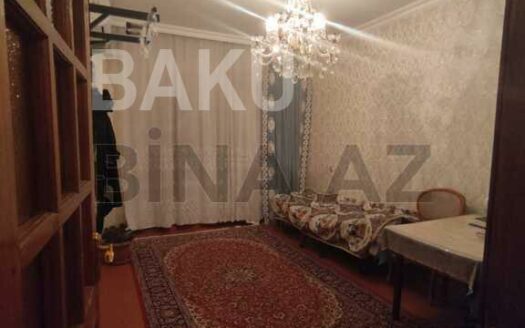 3 Room Old Apartment for Sale in Baku