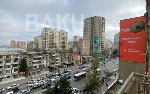 2 Rooms Old Apartment for Sale in Baku