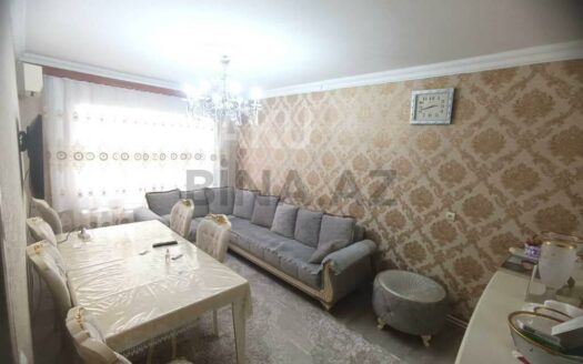 3 Room Old Apartment for Sale in Baku