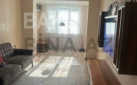 3 Room Old Apartment for Sale in Baku