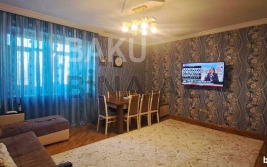 2 Rooms Old Apartment for Sale in Baku