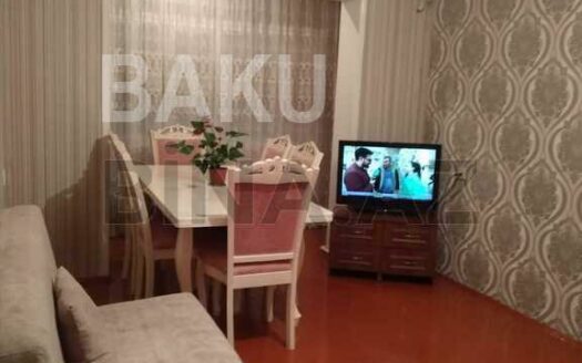 3 Room Old Apartment for Sale in Baku