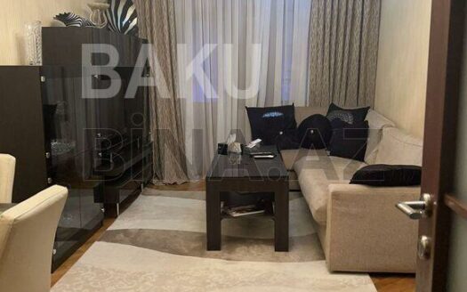 3 Room Old Apartment for Sale in Baku