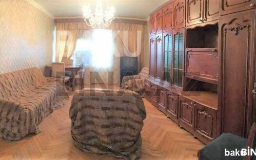 3 Room Old Apartment for Sale in Baku