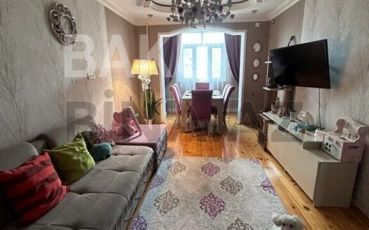 2 Rooms Old Apartment for Sale in Baku