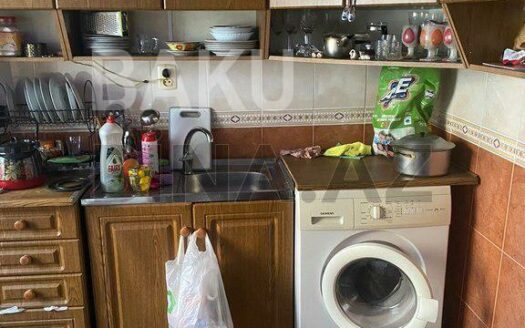 2 Rooms Old Apartment for Sale in Baku