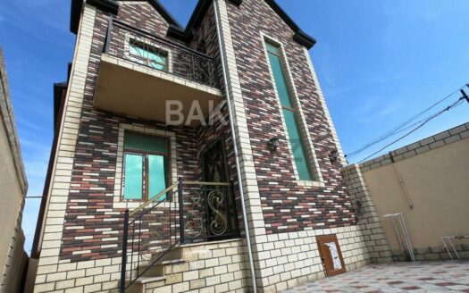 4 Room House / Villa for Sale in Baku