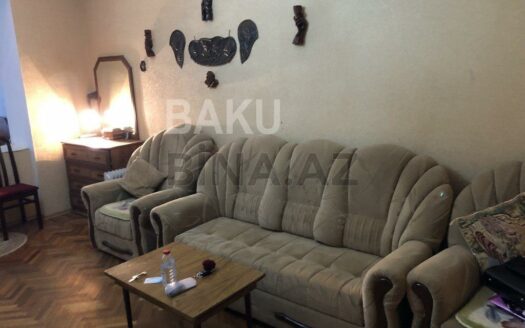 2 Rooms Old Apartment for Sale in Baku