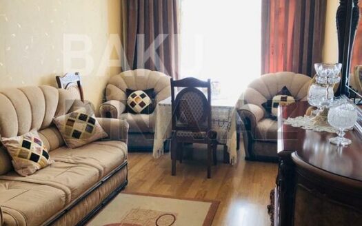 3 Room Old Apartment for Sale in Baku