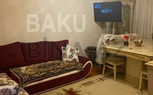 3 Room Old Apartment for Sale in Baku