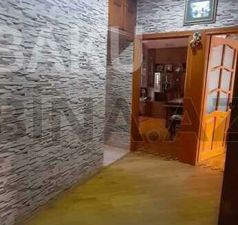 4 Room Old Apartment for Sale in Baku