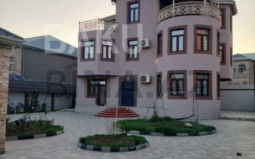 9 Room House / Villa for Sale in Baku