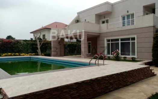 6 Room House / Villa for Sale in Baku