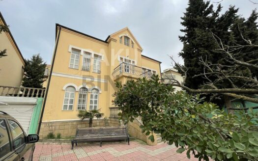 7 Room House / Villa for Sale in Baku