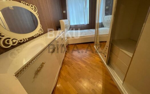 2 Rooms Old Apartment for Sale in Baku