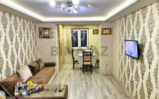 3 Room Old Apartment for Sale in Baku