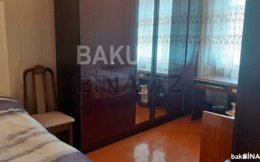 3 Room Old Apartment for Sale in Baku