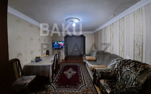 3 Room Old Apartment for Sale in Baku