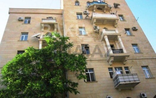 2 Rooms Old Apartment for Sale in Baku