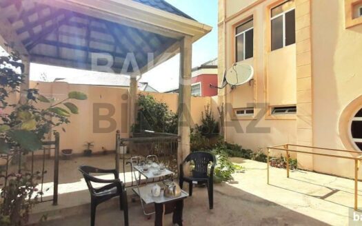 6 Room House / Villa for Sale in Baku