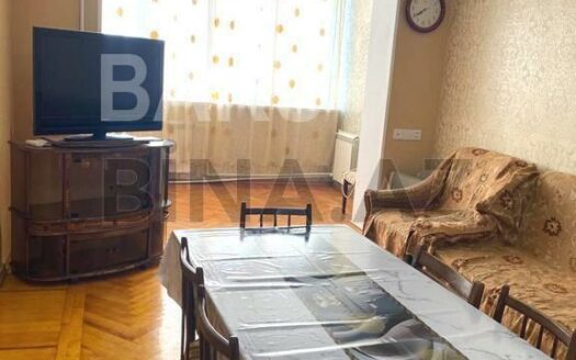 3 Room Old Apartment for Sale in Baku