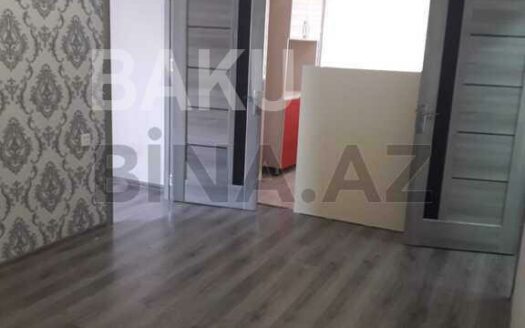 3 Room Old Apartment for Sale in Baku