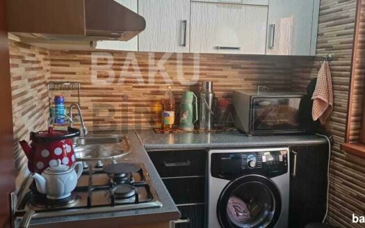 3 Room Old Apartment for Sale in Baku