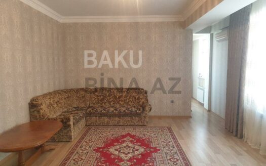 4 Room Old Apartment for Sale in Baku