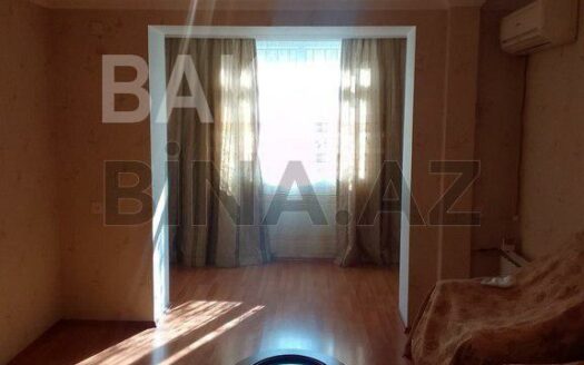 3 Room Old Apartment for Sale in Baku