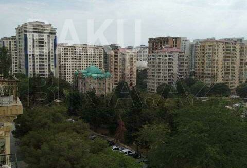 2 Rooms Old Apartment for Sale in Baku