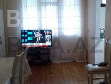 2 Rooms Old Apartment for Sale in Baku