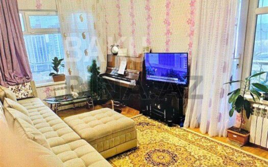 2 Rooms Old Apartment for Sale in Baku