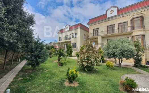 9 Room House / Villa for Sale in Baku