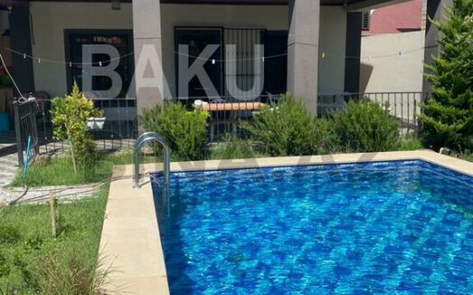 5 Room House / Villa for Sale in Baku