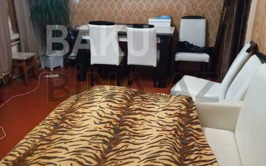 2 Rooms Old Apartment for Sale in Baku