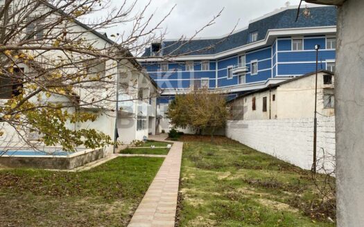 11-Room House / Villa for Sale in Baku