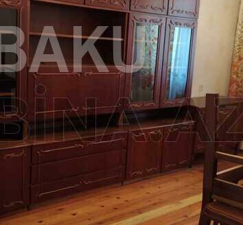 3 Room Old Apartment for Sale in Baku