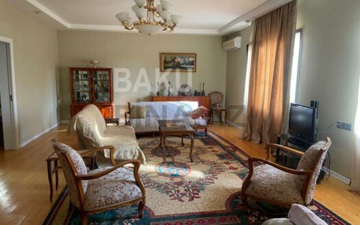 4 Room House / Villa for Sale in Baku