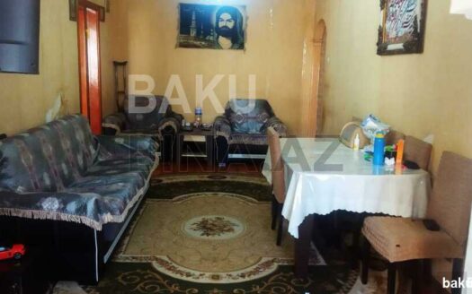 2 Rooms Old Apartment for Sale in Baku