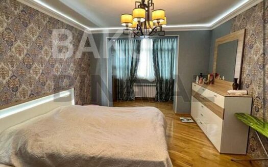 2 Rooms Old Apartment for Sale in Baku