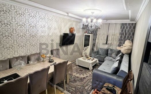 3 Room Old Apartment for Sale in Baku