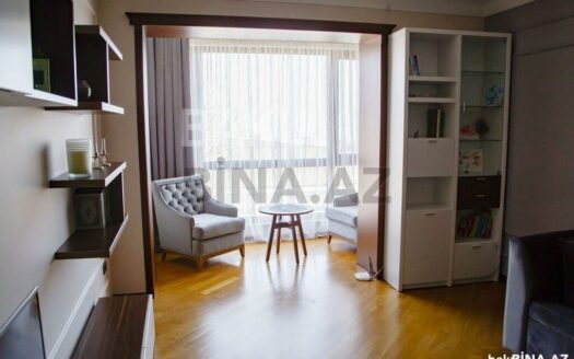 3 Room Old Apartment for Sale in Baku