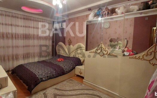 3 Room Old Apartment for Sale in Baku