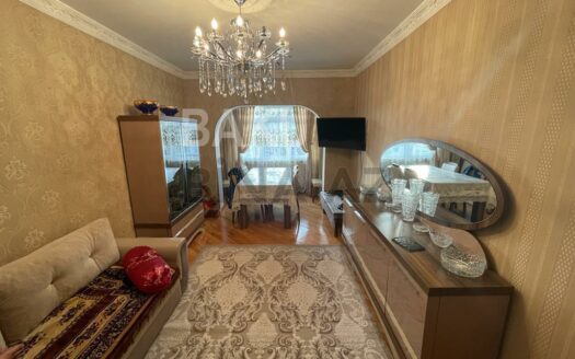 3 Room Old Apartment for Sale in Baku