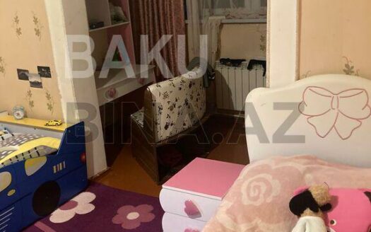 3 Room Old Apartment for Sale in Baku