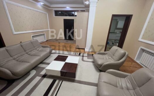 4 Room House / Villa for Sale in Baku