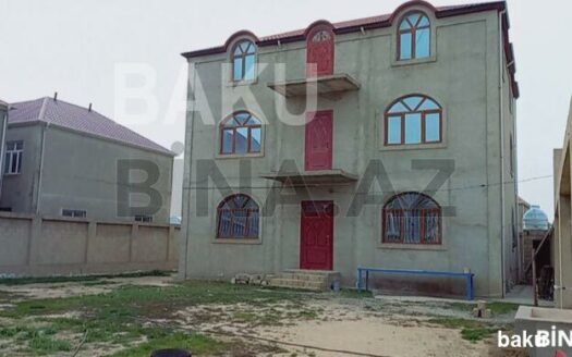 8 Room House / Villa for Sale in Baku