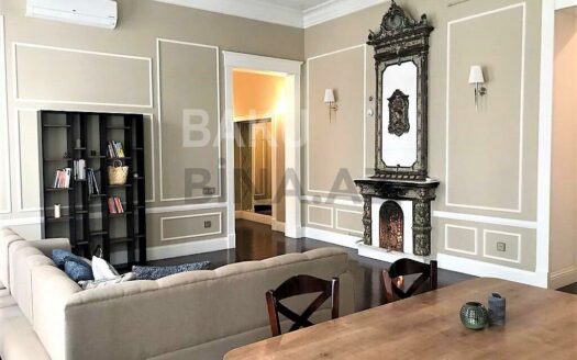 3 Room Old Apartment for Sale in Baku