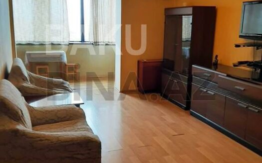 3 Room Old Apartment for Sale in Baku